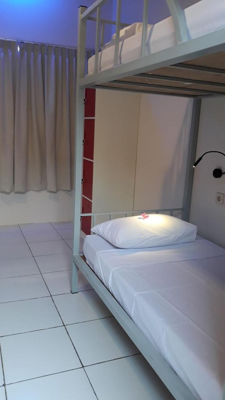 Bujang Lapuk Hostel Секотонг Екстер'єр фото